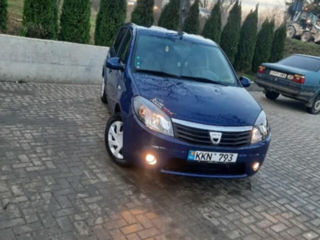 Dacia Sandero foto 2