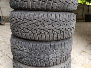 215 55 17, Maxxis iarnă 10mm ca noi