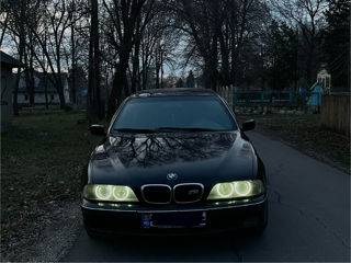 BMW 5 Series foto 2