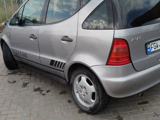 Mercedes A-Class foto 2