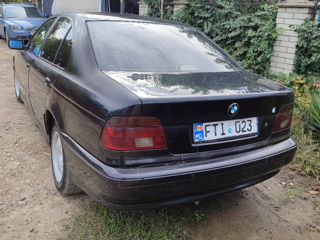 BMW 5 Series foto 4