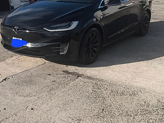 Tesla Model X foto 2