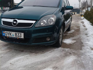 Opel Zafira foto 1