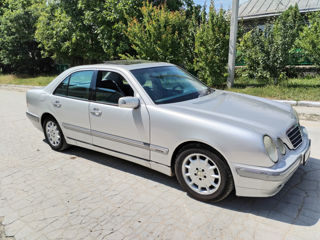 Mercedes E-Class фото 2