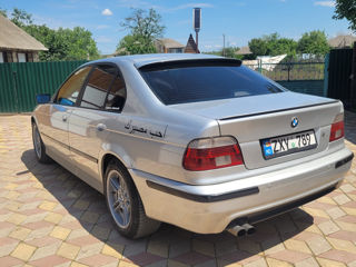 BMW 5 Series foto 4