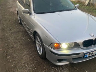 BMW 5 Series foto 3