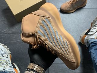 Adidas Yeezy Basketball Quantum Beige foto 3