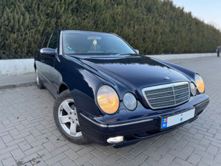 Mercedes E-Class foto 2