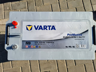 Varta 12V 225 Ah  1150 A foto 2