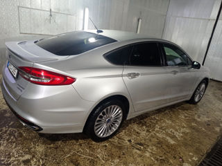 Ford Fusion foto 2