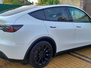 Tesla Model Y foto 3