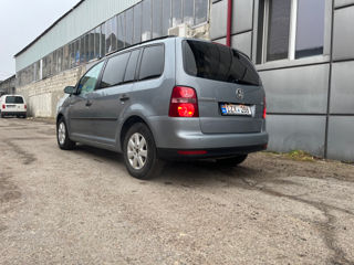 Volkswagen Touran foto 9