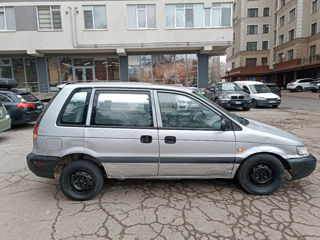 Mitsubishi Space Runner foto 5