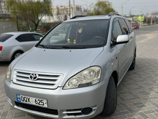 Toyota Avensis Verso foto 6