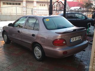 Hyundai Accent foto 1