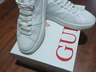 Guess foto 1