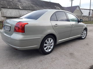 Toyota Avensis foto 4