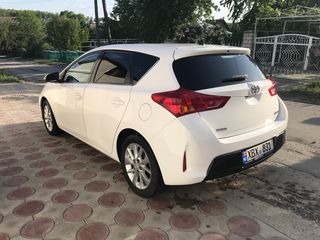 Toyota Auris foto 1