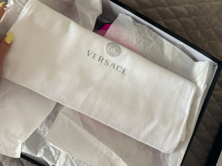 Vând tocuri Versace noi și originale la un preț accesibil foto 4