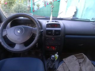 Renault Clio foto 1