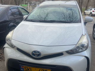 Toyota Prius v