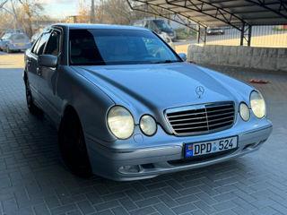 Mercedes E-Class foto 2