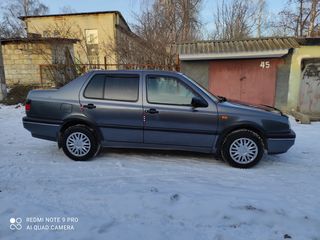 Volkswagen Vento foto 4