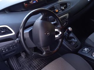 Renault Grand Scenic foto 2