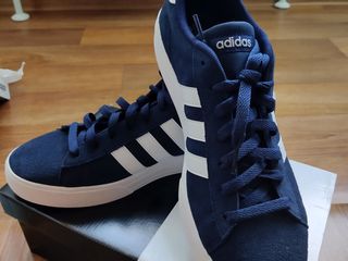 Продам новые кроссовки Adidas классические 44-44,5 размер,стелька 28,5 см оригинал foto 5