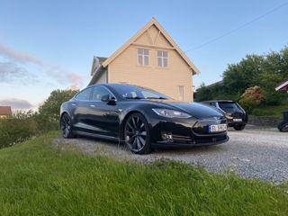 Tesla Model S foto 2