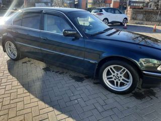 BMW 7 Series foto 4