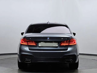 BMW 5 Series foto 4