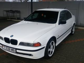 BMW 5 Series foto 6