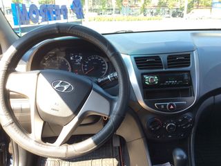 Hyundai Accent foto 1