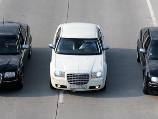 Nunti, ceremonii, delegatii, transferuri – Chrysler 300C & Sebring. Kortej, escorta. foto 3