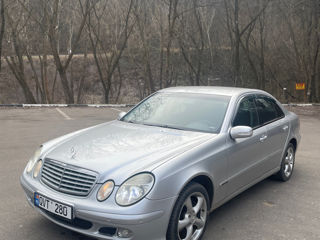 Mercedes E-Class foto 1