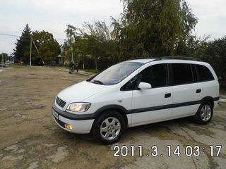 Opel Zafira foto 2