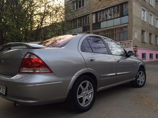 Nissan Sunny foto 4