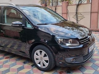 Volkswagen Touran foto 1