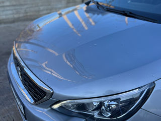 Peugeot 308 foto 2