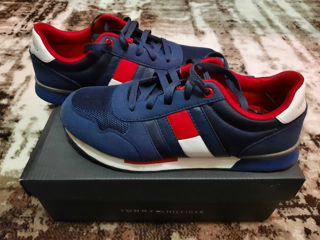 Adidași Tommy hilfiger foto 1