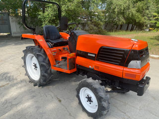 Tractor japonez Kubota GL220D cu doar 0824m/ore  pe bord si termen de garantie 1 an de zile