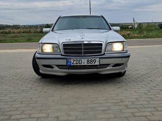 Mercedes C-Class foto 1