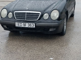 Mercedes E-Class foto 1