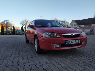 Mazda 323 foto 2