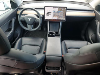 Tesla Model Y foto 6