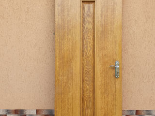 Vând ușa din lemn