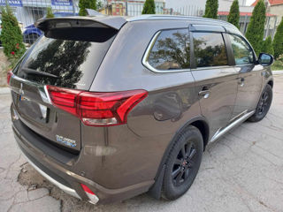 Mitsubishi Outlander foto 1