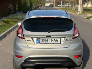 Ford Fiesta foto 5