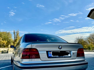 BMW 5 Series foto 4